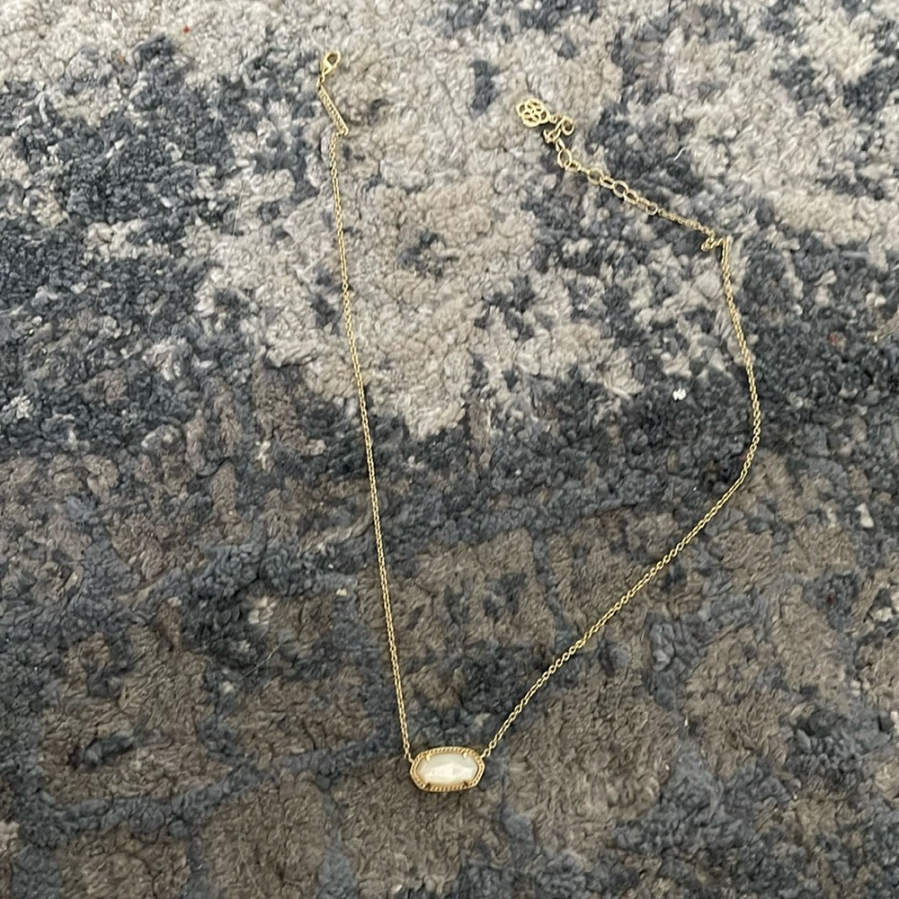 White and gold Kendra Scott necklace